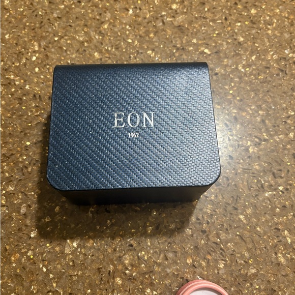 Eon - Picture 7 of 7